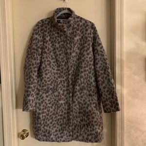 Soft brushed leopard print zip up jacket.